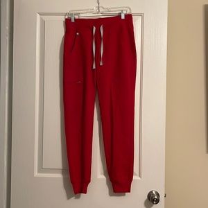 Red Figs scrub set, jogger scrub bottoms. Only worn twice!